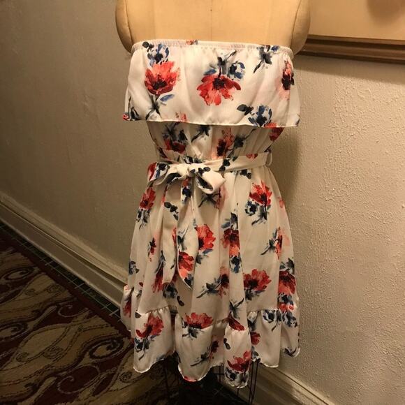 Source Unknown Dresses & Skirts - Strapless Ruffled Belted Floral Dress Size Large NWT
